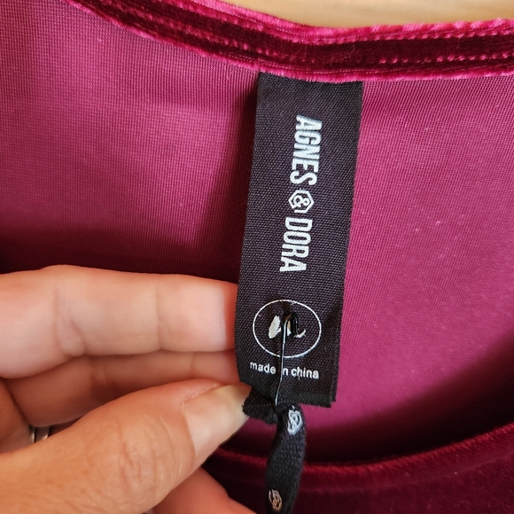 Agnes & Dora 💜 NWT Velvet Everyday Tee Shirt Deep Wine Red Velour Top Hi Low M - Picture 5 of 8